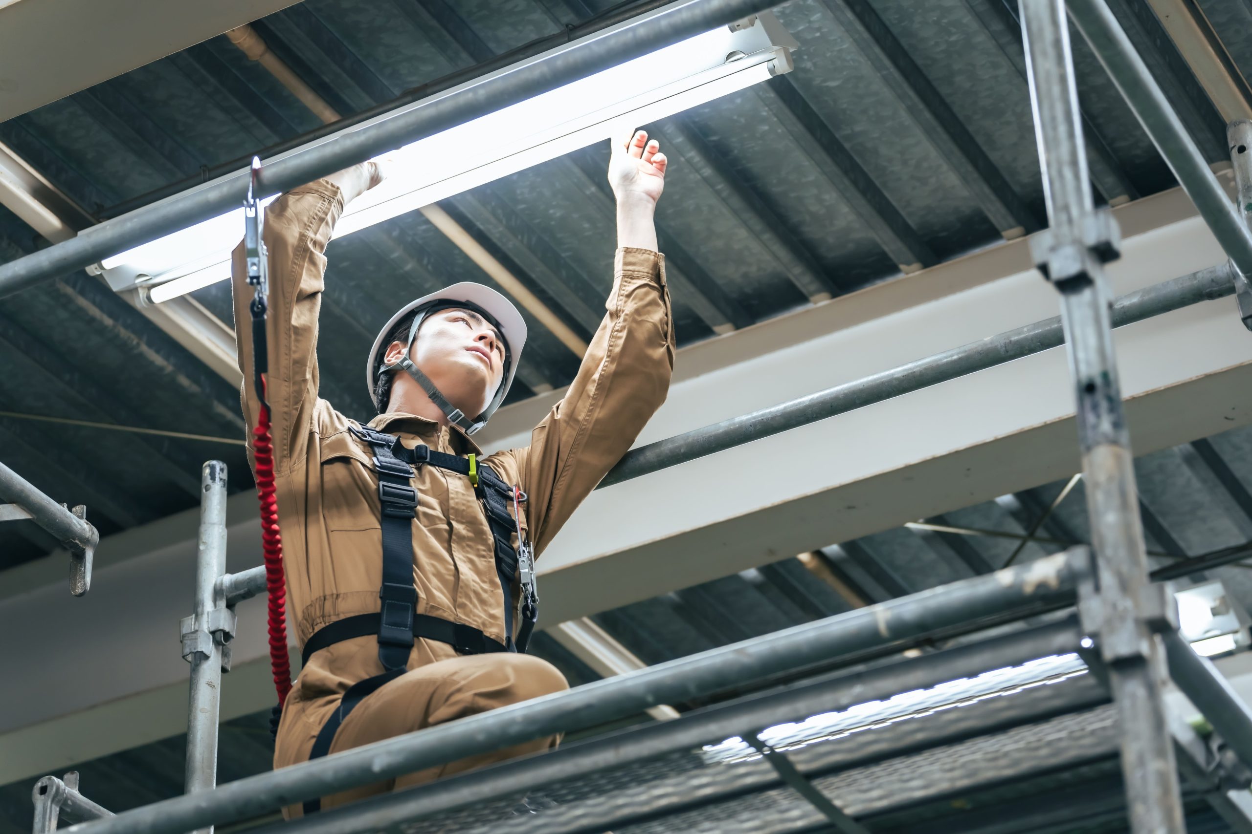 新築オフィスビルの電気設備工事